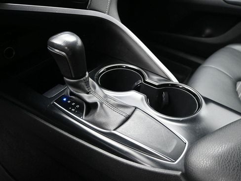 Used 2020 Toyota Camry SE FWD image 5