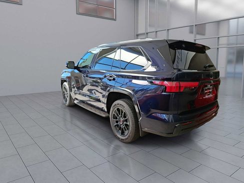 New 2025 Toyota Sequoia Platinum image 5