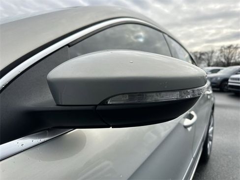 Used 2010 Volkswagen CC Sport image 10