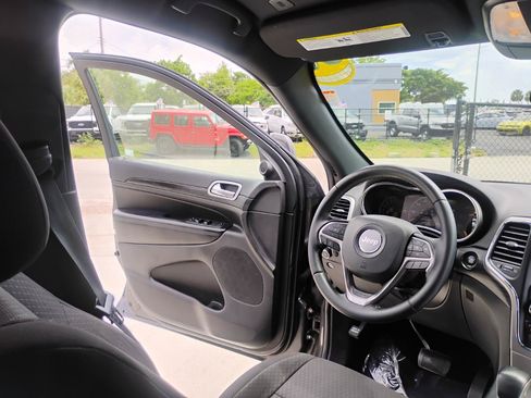 Used 2021 Jeep Grand Cherokee Laredo RWD image 81