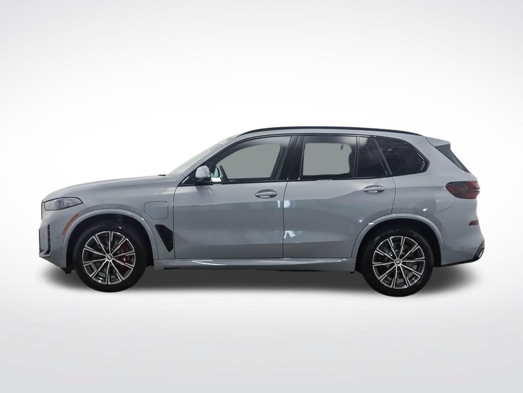Used 2026 BMW X5 xDrive50e w/ M Sport Package AWD/4WD image 3
