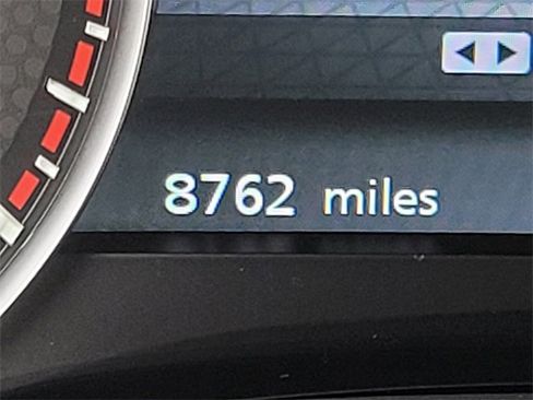 Used 2024 Nissan Armada SL w/ Captain's Chairs Package image 34