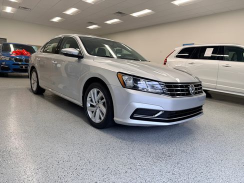 Used 2018 Volkswagen Passat 2.0T SE image 11