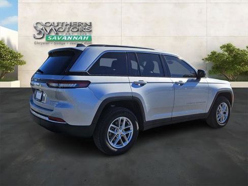 Certified 2025 Jeep Grand Cherokee Laredo X w/ Luxury Tech Group I RWD image 5