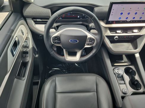 Used 2025 Ford Explorer Active w/ Active Comfort Package RWD image 19