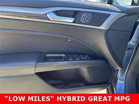 Used 2019 Ford Fusion SEL image 16