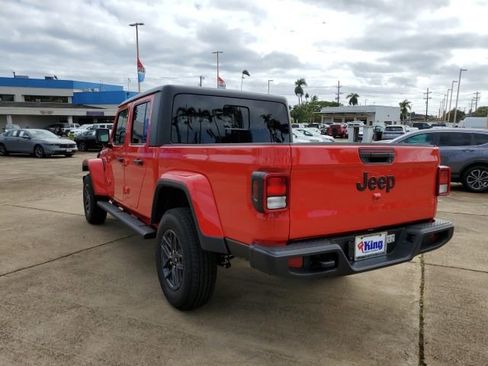 New 2025 Jeep Gladiator Sport image 6