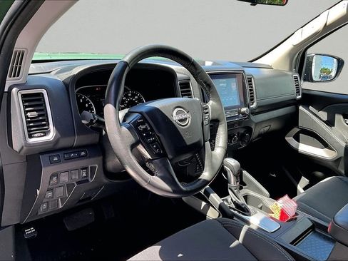 Used 2024 Nissan Frontier SV w/ SV Convenience Package RWD image 18