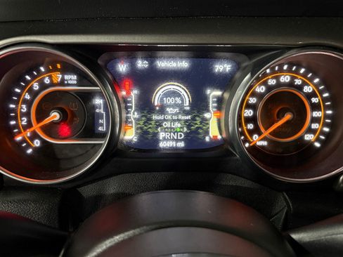 Used 2018 Jeep Wrangler Unlimited Sahara image 18