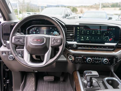 Used 2025 GMC Sierra 1500 Elevation w/ Elevation Premium Package AWD/4WD image 14
