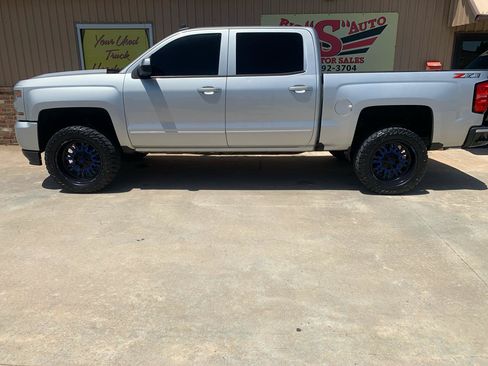 Used 2018 Chevrolet Silverado 1500 LT w/ Texas Edition AWD/4WD image 5