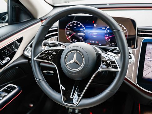 Certified 2025 Mercedes-Benz E 350 4MATIC Sedan image 13