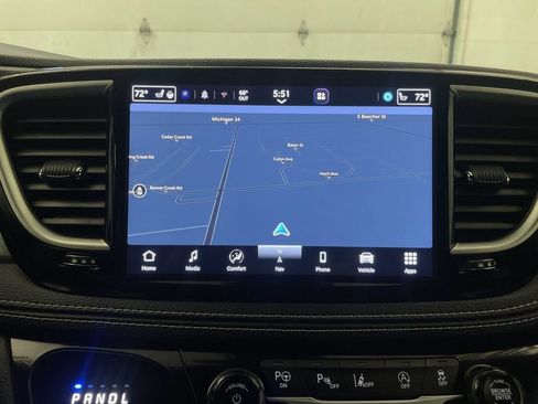 Used 2025 Chrysler Pacifica Select w/ Uconnect Theater Family Group AWD/4WD image 8