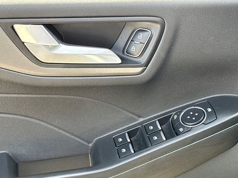 Certified 2025 Ford Escape SE image 16