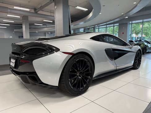 Used 2018 McLaren 570S image 4