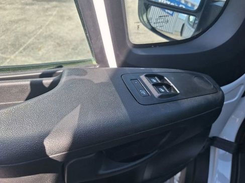 Used 2025 RAM ProMaster 2500 w/ U-Haul Equipment Group FWD image 15