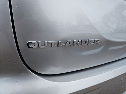 Used 2022 Mitsubishi Outlander SE image 28