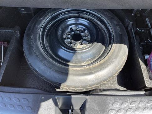 Used 2020 Toyota C-HR XLE image 28