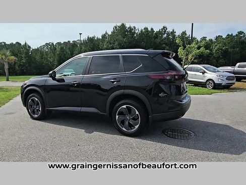 Used 2024 Nissan Rogue SV w/ SV Premium Package FWD image 25