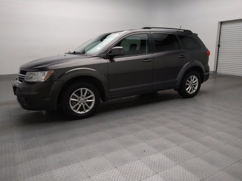 Used 2015 Dodge Journey SXT w/ Flexible Seating Group image 2