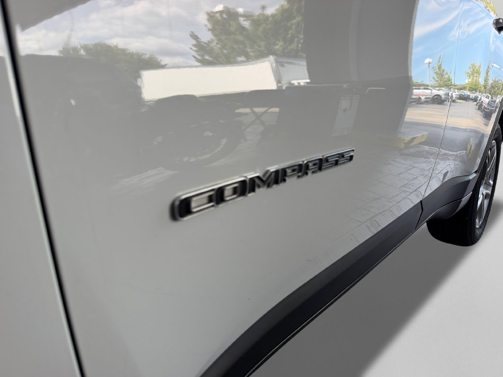 Used 2024 Jeep Compass Latitude AWD/4WD image 31