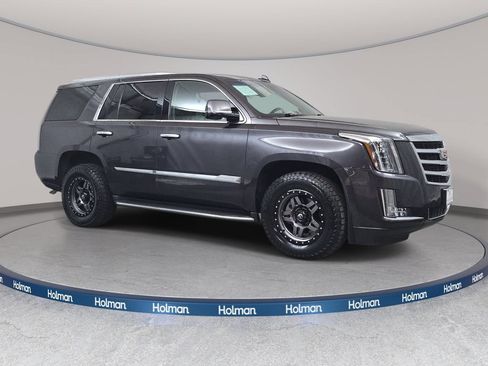 Used 2016 Cadillac Escalade Luxury AWD/4WD image 4