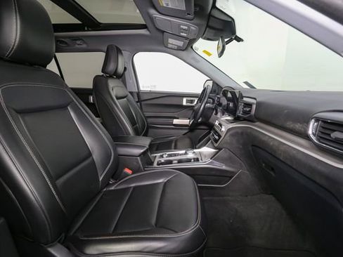 Used 2023 Ford Explorer XLT w/ Equipment Group 202A AWD/4WD image 17
