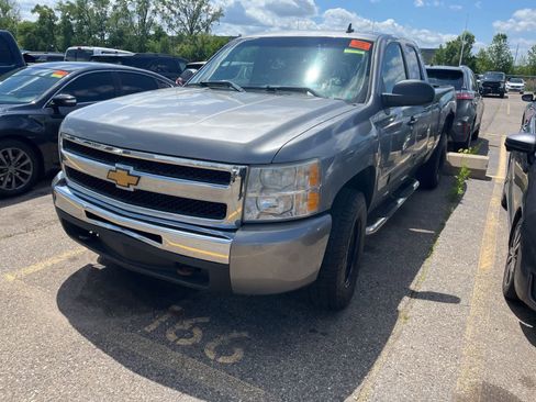 Used 2009 Chevrolet Silverado 1500 LT w/ Power Pack Plus AWD/4WD image 3