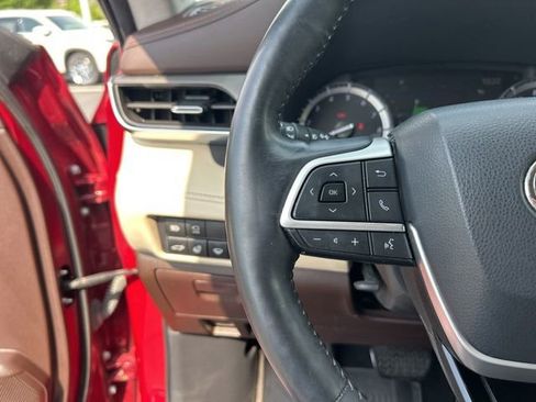 Used 2022 Toyota Highlander Limited FWD image 23