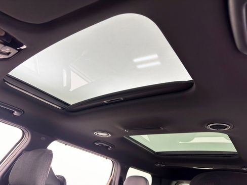 Used 2024 Kia EV9 Land image 12