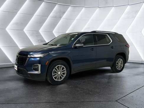 Used 2022 Chevrolet Traverse LT FWD image 3