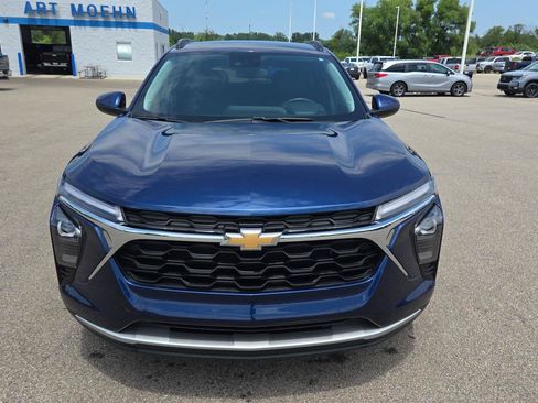 Used 2024 Chevrolet Trax LT w/ LT Convenience Package FWD image 10