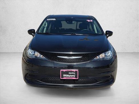 Used 2023 Chrysler Voyager LX image 2