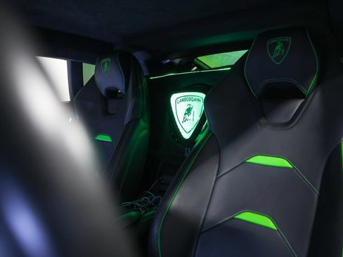 Used 2021 Lamborghini Huracan EVO RWD image 25