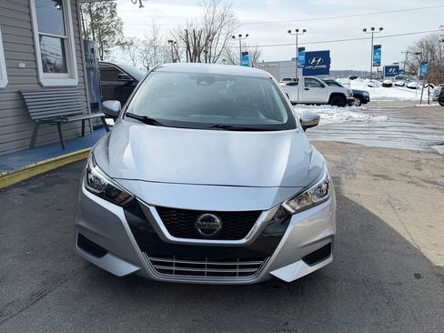 Used 2020 Nissan Versa SV image 8