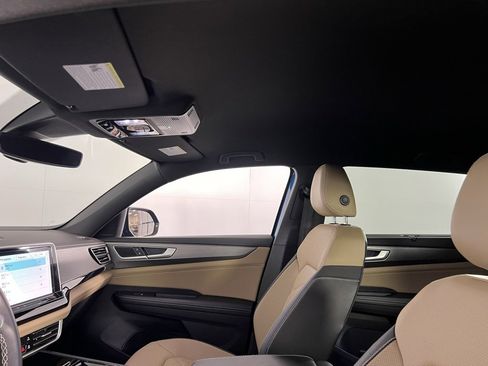 Used 2024 Volkswagen Atlas Cross Sport SE image 24