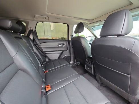 Used 2024 Nissan Rogue SV w/ SV Premium Package FWD image 27