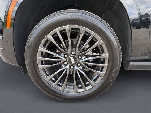 Used 2025 Cadillac Escalade Sport Platinum w/ LPO, Floor Liner Package AWD/4WD image 10