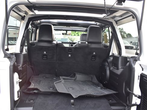 Used 2019 Jeep Wrangler Unlimited Sahara image 27