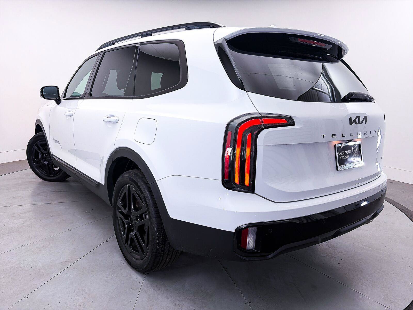 Used 2025 Kia Telluride SX Prestige X-Line AWD/4WD image 2