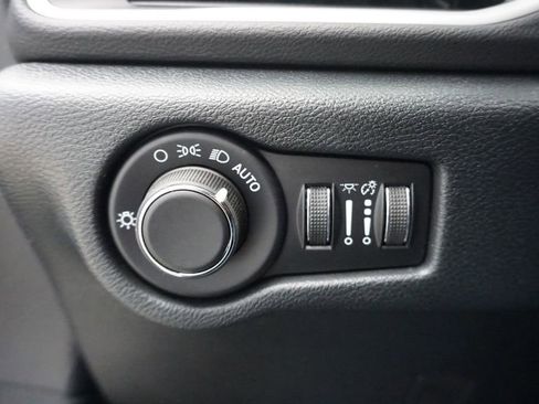 New 2026 Chrysler Voyager LX FWD image 30