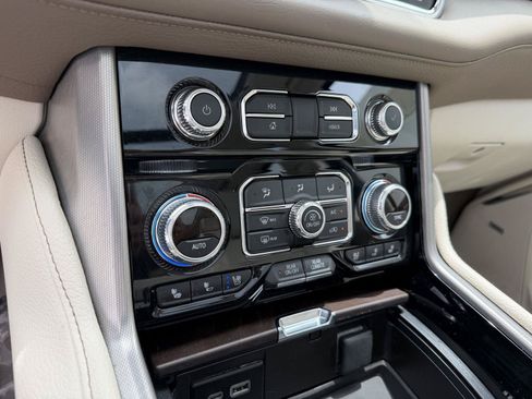Used 2024 GMC Yukon XL Denali RWD image 27