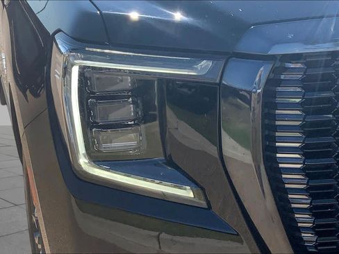 Used 2023 GMC Yukon Denali Ultimate w/ LPO, Floor Liner Package AWD/4WD image 28