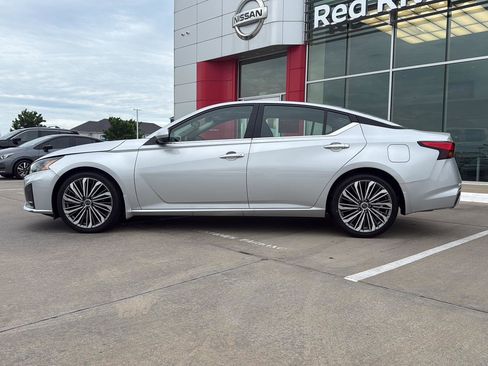 Used 2023 Nissan Altima 2.5 SL FWD image 10