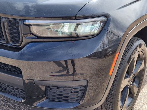 Used 2023 Jeep Grand Cherokee L Laredo image 5