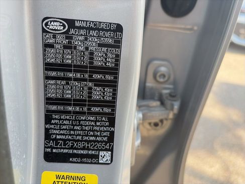 Used 2023 Land Rover Range Rover Evoque R-Dynamic SE image 32