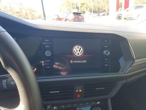 Used 2019 Volkswagen Jetta SEL w/ Cold Weather Package image 18