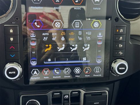 Used 2023 Jeep Gladiator Overland image 25