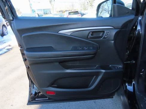 Used 2022 Honda Pilot TrailSport image 17