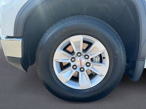 Used 2024 GMC Sierra 1500 SLE image 9